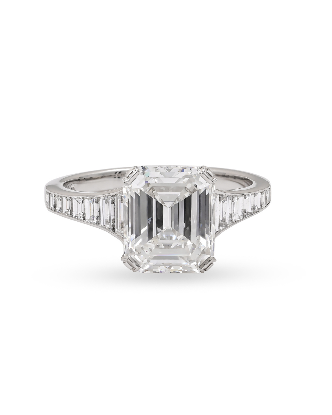 The Mali Ring in Diamond with Emerald Center